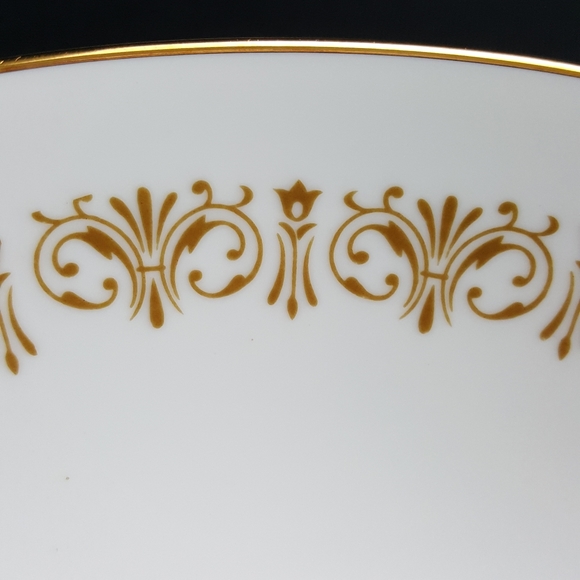 Sheffield 9" Vegetable Bowl - Imperial Gold - Picture 3 of 10